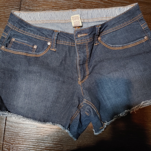 2/$18 duo.ladies denim shorts - Picture 5 of 5